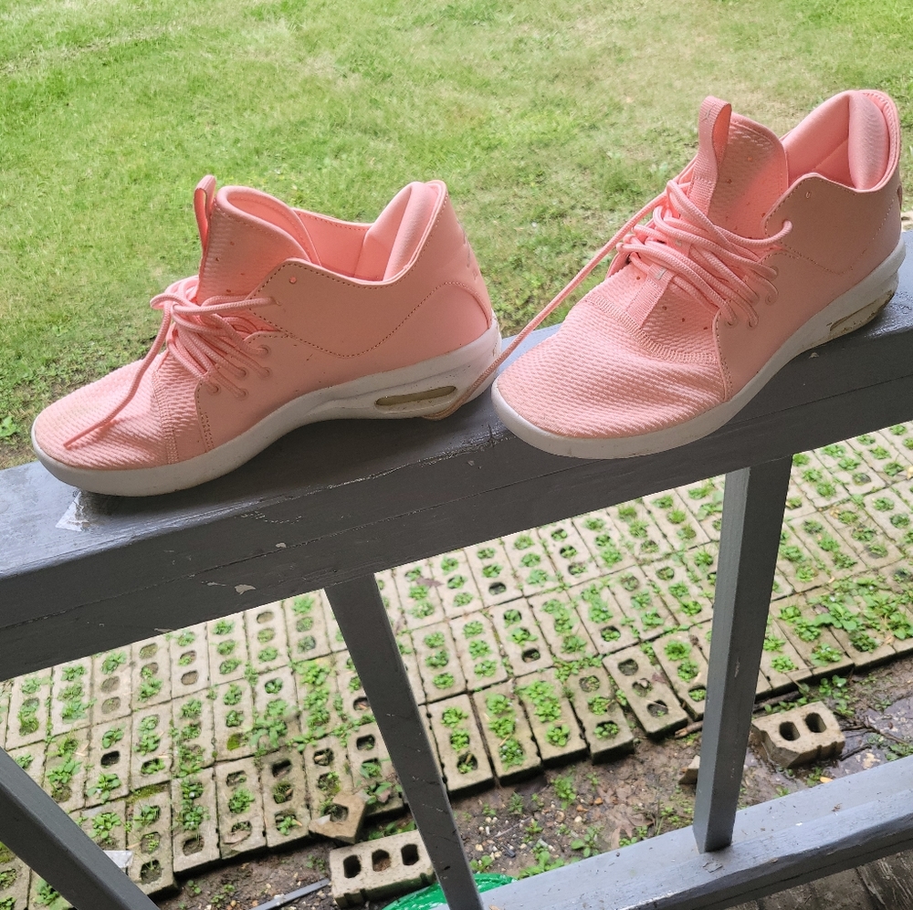 Coral big kids Jordans size 7y